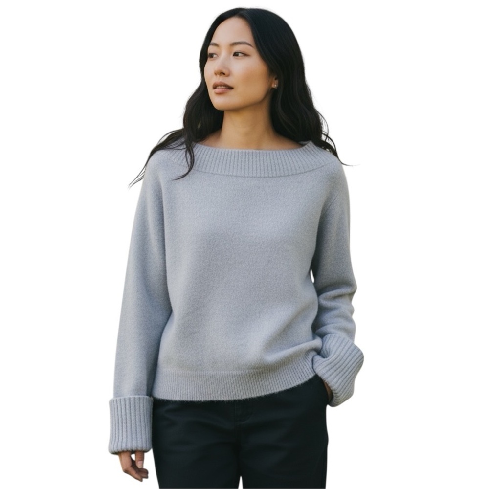 Club Monaco Women’s Light Gray Knit Sweater Size Medium Ribbed Boat‎ Neck Cozy